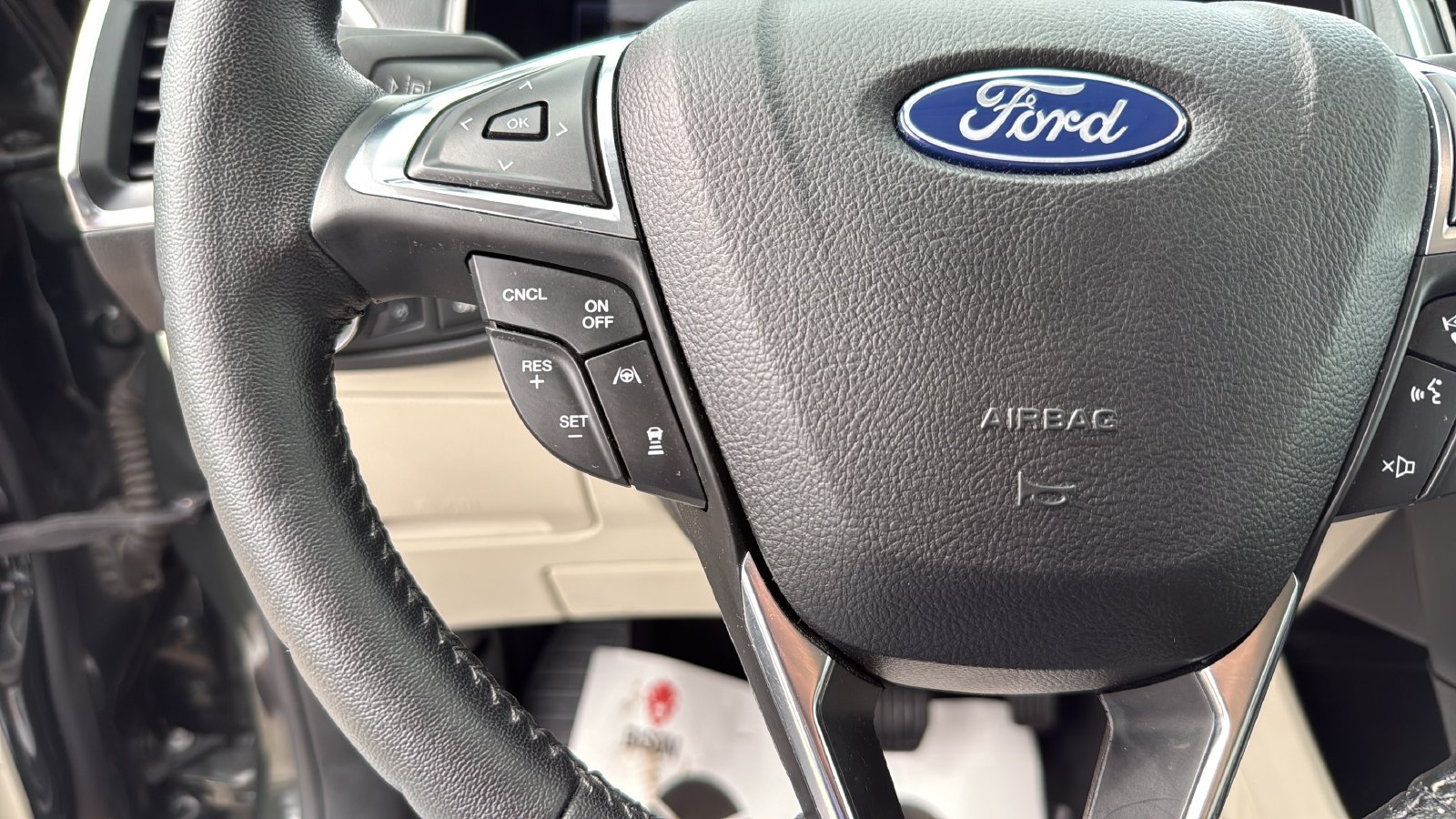 Used 2022 Ford Edge Titanium AWD/4WD image 16