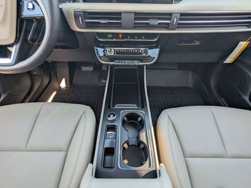 New 2026 Lincoln Corsair Premiere FWD image 19