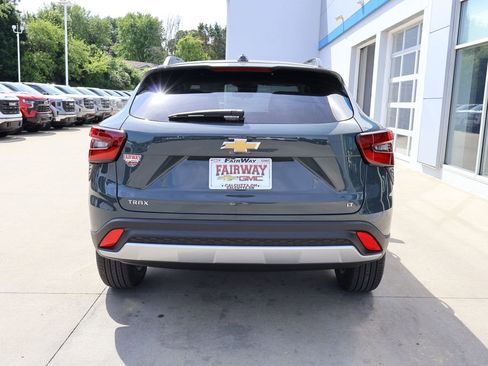 New 2026 Chevrolet Trax LT w/ LT Convenience Package FWD image 9