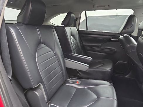 Used 2021 Toyota Highlander XLE image 48
