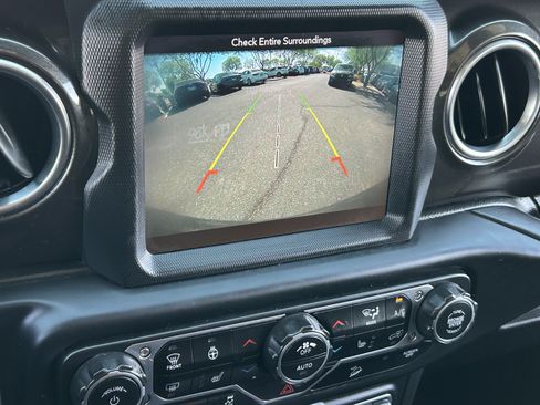 Used 2019 Jeep Wrangler Unlimited Sahara AWD/4WD image 22
