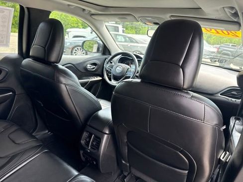 Used 2019 Jeep Cherokee Limited AWD/4WD image 36
