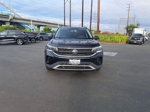 Used 2022 Volkswagen Taos S image 2