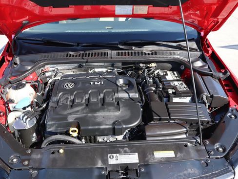 Used 2015 Volkswagen Jetta TDI SE FWD image 34