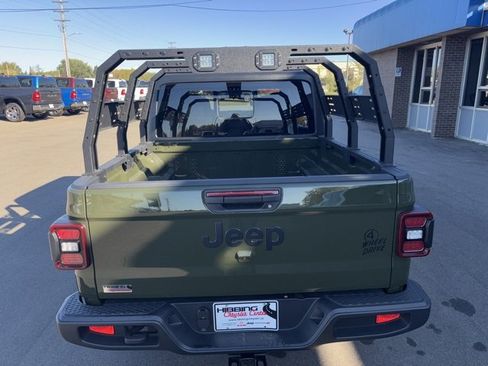 Used 2024 Jeep Gladiator Sport image 8