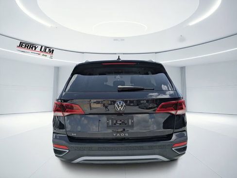 Used 2022 Volkswagen Taos SE FWD image 4