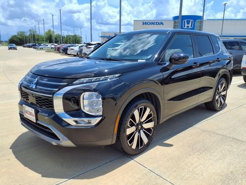 Used 2025 Mitsubishi Outlander SE AWD/4WD image 4