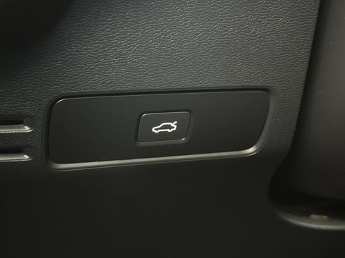Used 2025 Volvo XC40 B5 Plus AWD/4WD image 35