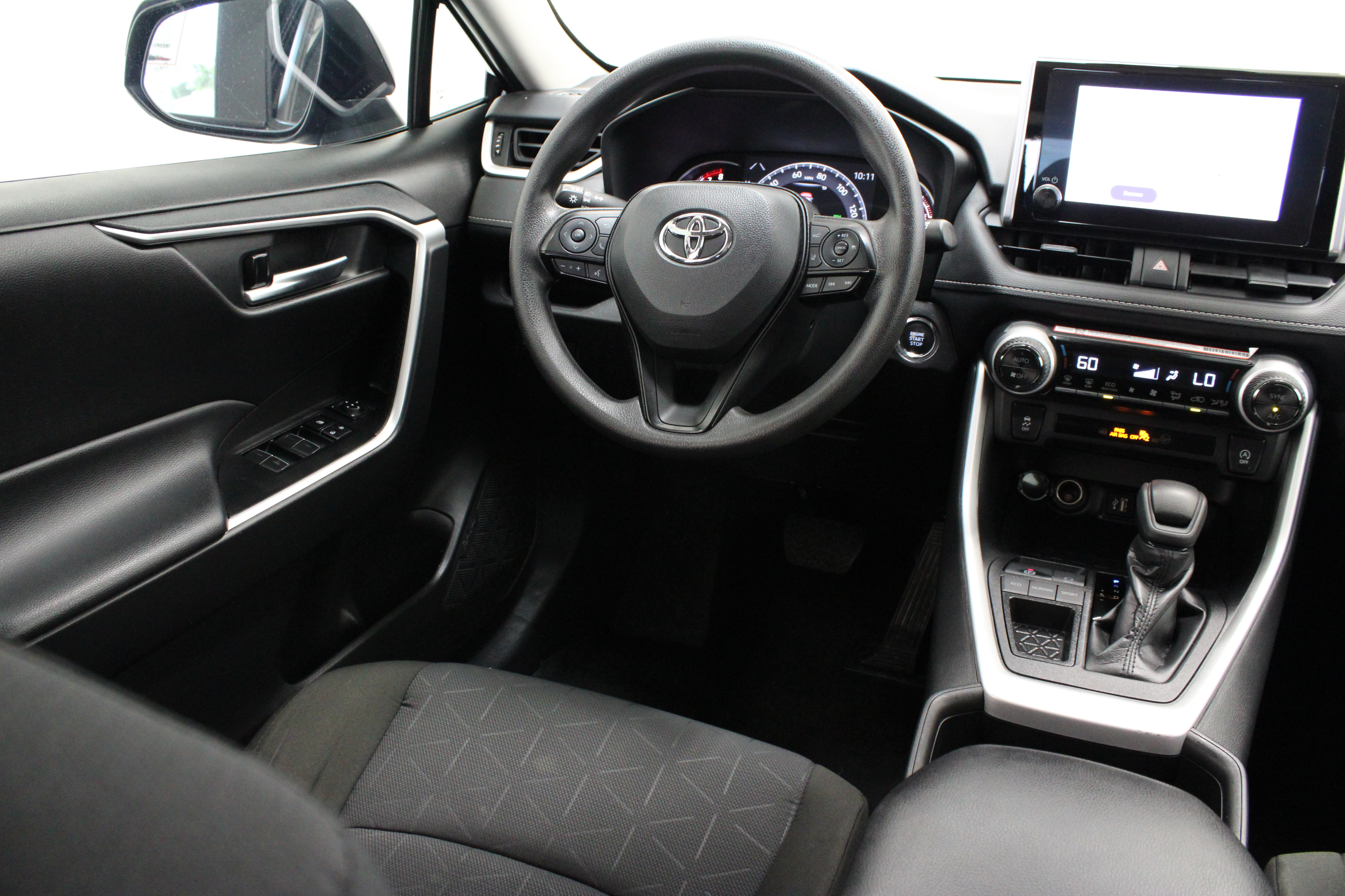 Used 2025 Toyota RAV4 XLE FWD image 30