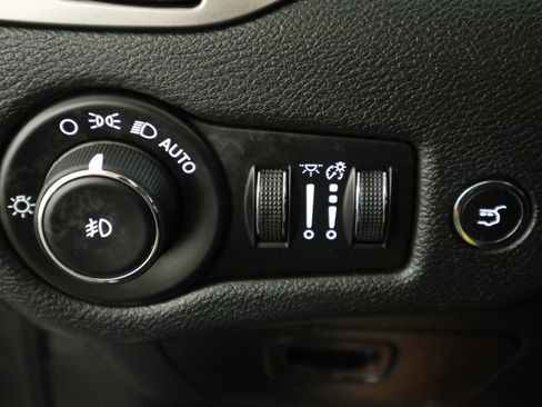 Used 2019 Jeep Cherokee Limited AWD/4WD image 33