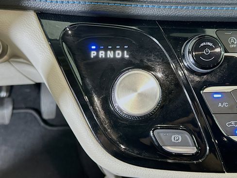 Used 2021 Chrysler Pacifica Touring image 24