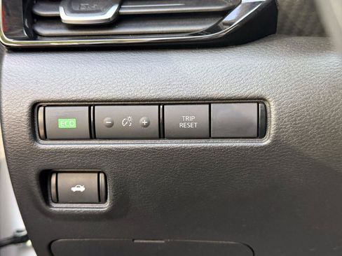 Used 2023 Nissan Sentra SV FWD image 17