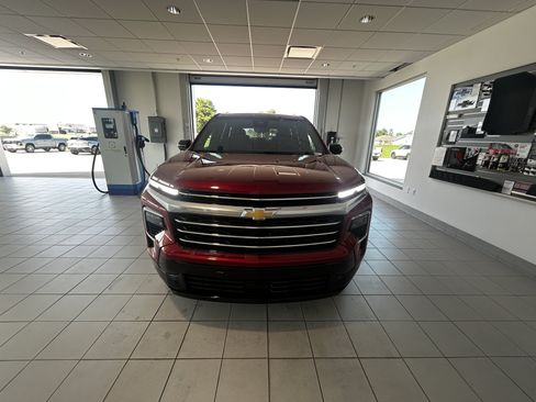 Used 2025 Chevrolet Traverse High Country w/ LPO, Floor Liner Package AWD/4WD image 5