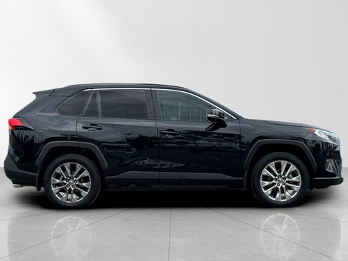 Used 2021 Toyota RAV4 XLE Premium image 2