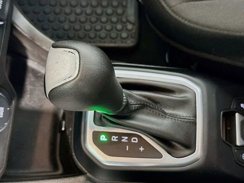 Used 2021 Jeep Renegade Latitude w/ Luxury Group I image 15