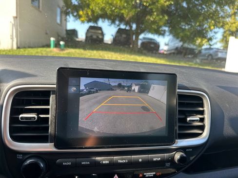 Used 2025 Hyundai Venue SEL FWD image 12