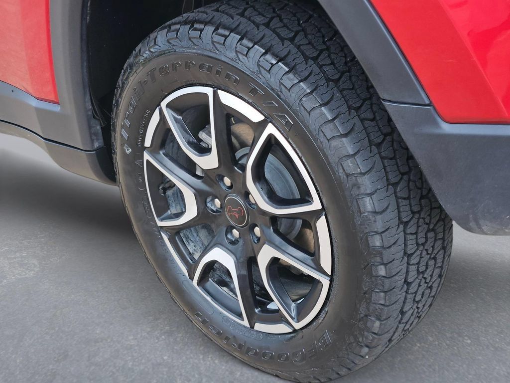 Used 2025 Jeep Compass Trailhawk AWD/4WD image 8