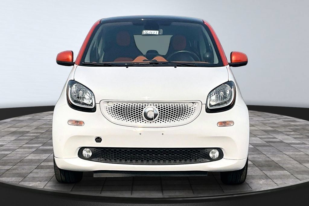 Used 2016 smart fortwo passion RWD image 3