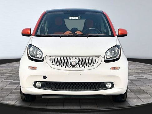 Used 2016 smart fortwo passion RWD image 3