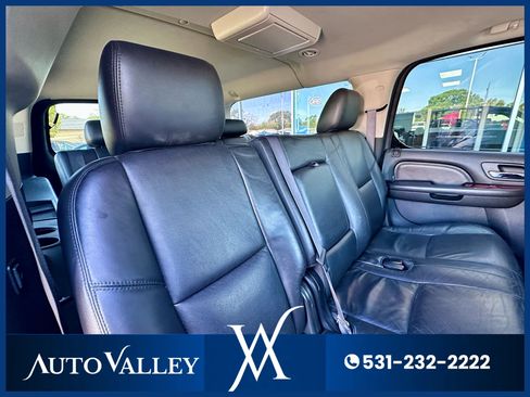 Used 2011 Cadillac Escalade ESV Premium image 26