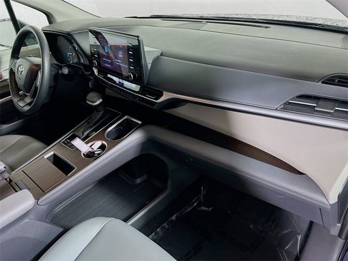 Certified 2024 Toyota Sienna XLE image 26