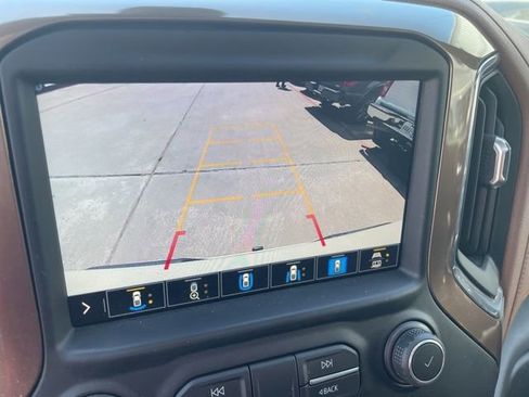 Used 2021 Chevrolet Silverado 1500 High Country w/ Technology Package image 24