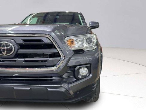 Used 2019 Toyota Tacoma SR5 RWD image 13