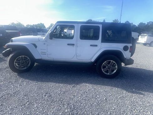 Used 2022 Jeep Wrangler Unlimited Sahara w/ Cold Weather Group AWD/4WD image 6