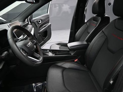 Used 2024 Jeep Compass Trailhawk image 17