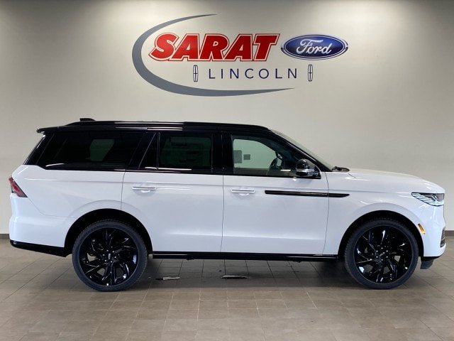 New 2026 Lincoln Navigator Black Label AWD/4WD image 1