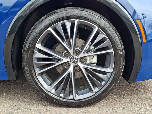 Used 2025 Toyota Prius XLE image 8