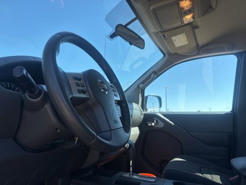 Used 2016 Nissan Frontier SV image 34