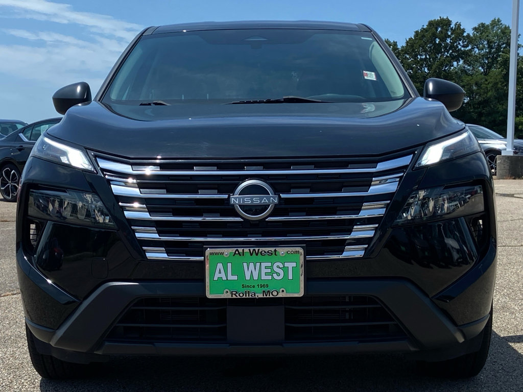 Used 2024 Nissan Rogue S AWD/4WD image 8