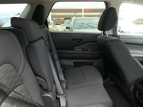 Used 2025 Nissan Pathfinder SV FWD image 37