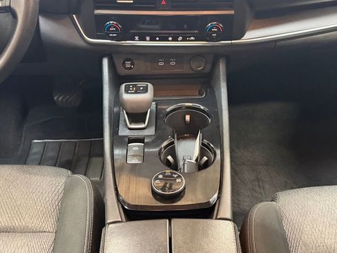 Used 2024 Nissan Rogue SV image 15