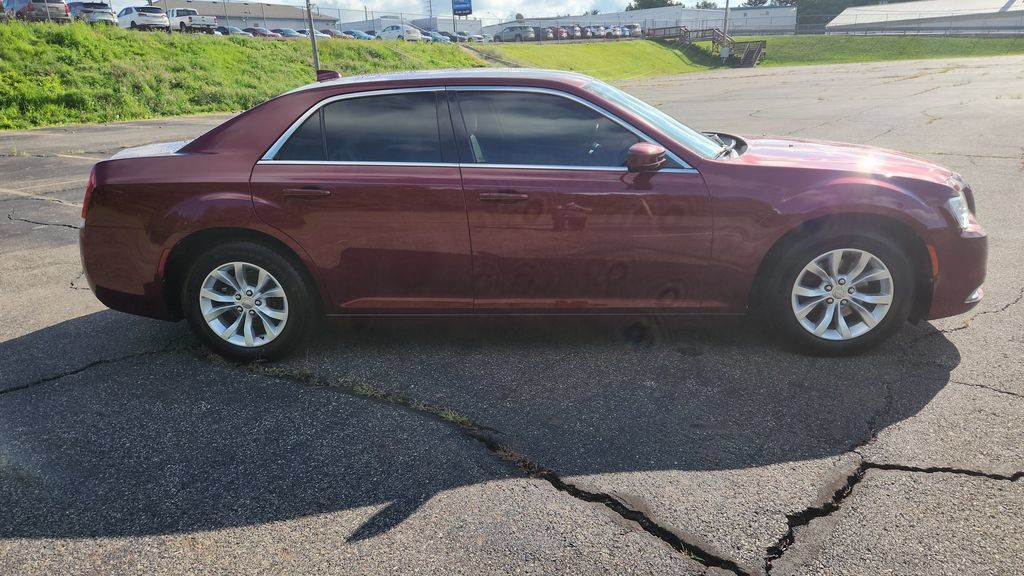 Used 2018 Chrysler 300 Touring RWD image 14