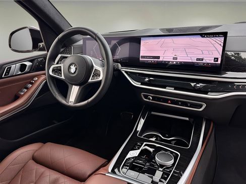Used 2025 BMW X7 xDrive40i w/ M Sport Package AWD/4WD image 9