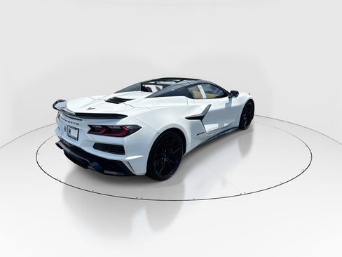 Used 2024 Chevrolet Corvette Z06 RWD image 8