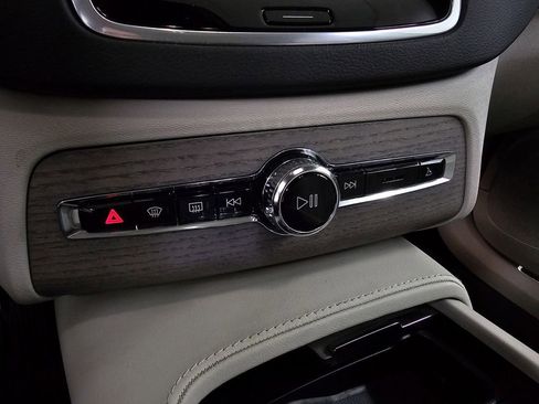 Used 2025 Volvo XC90 T8 Ultra image 18