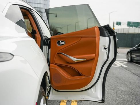 Used 2021 Aston Martin DBX image 43