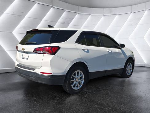 Used 2022 Chevrolet Equinox LS AWD/4WD image 5