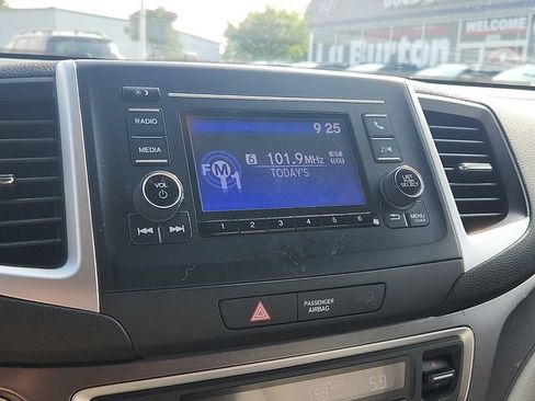 Used 2021 Honda Pilot LX image 16
