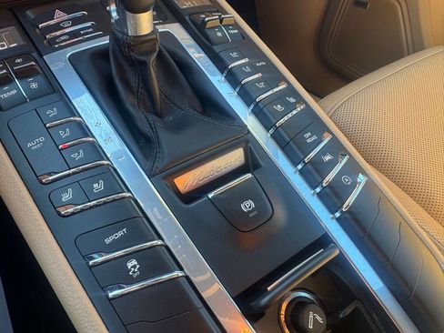 Used 2017 Porsche Macan S image 22