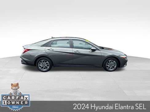 Used 2024 Hyundai Elantra SEL FWD image 5