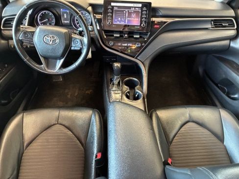 Used 2024 Toyota Camry SE FWD image 3
