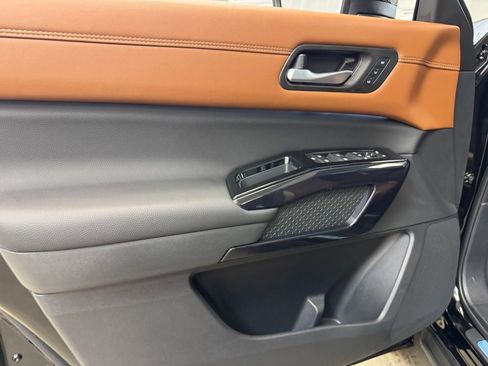 New 2026 Nissan Pathfinder Platinum image 8