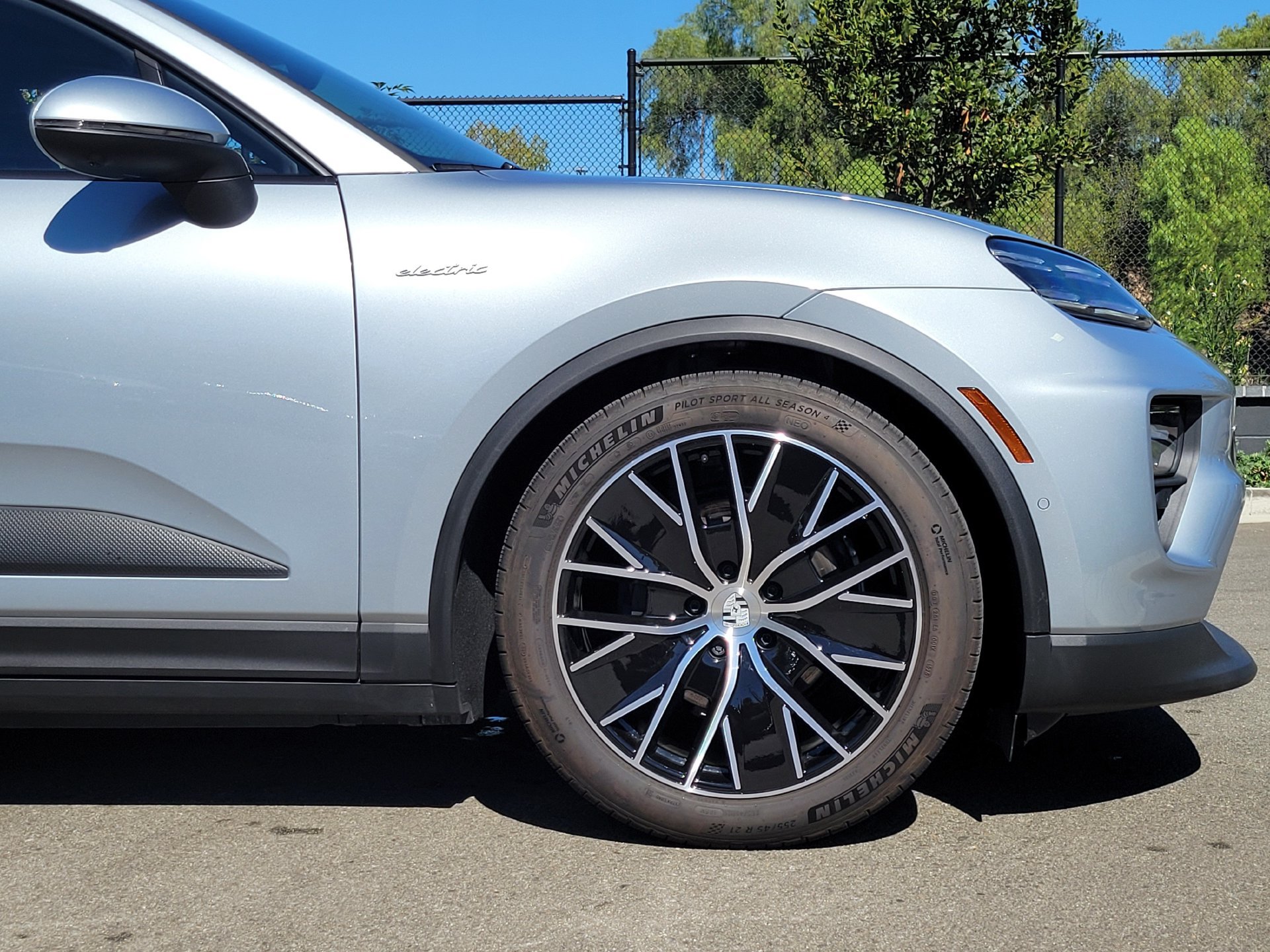 Used 2025 Porsche Macan Electric RWD image 10