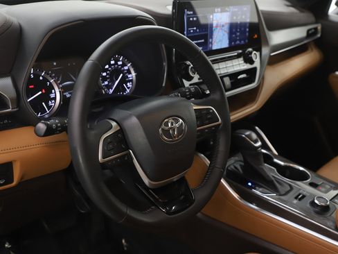 Used 2022 Toyota Highlander Platinum image 23