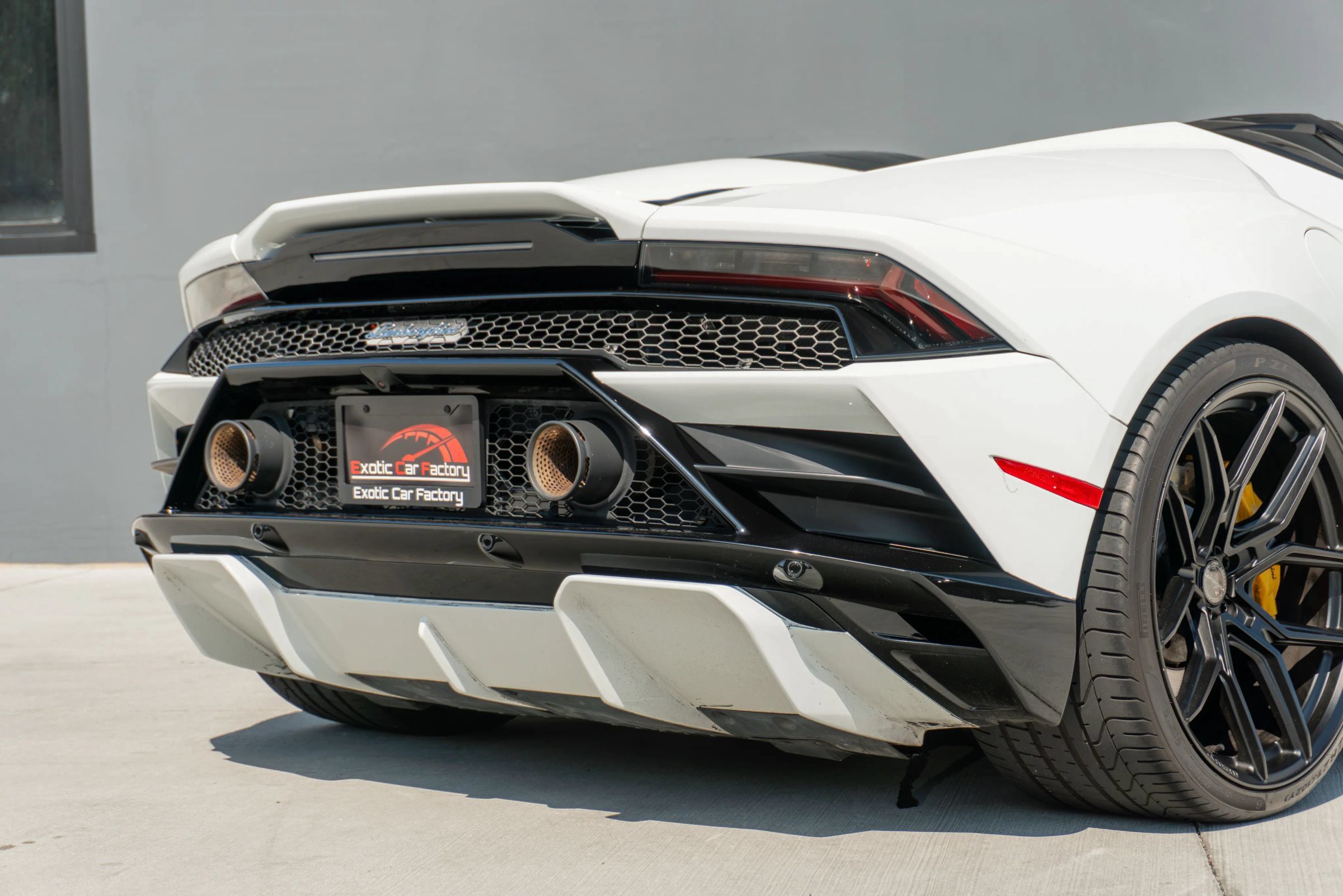 Used 2021 Lamborghini Huracan EVO RWD image 39