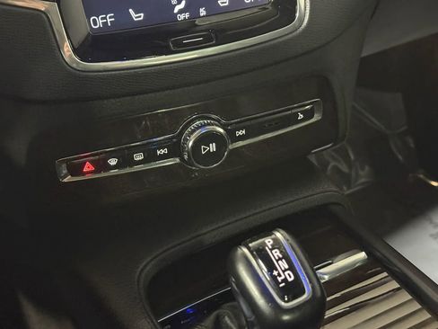 Used 2016 Volvo XC90 T6 Momentum w/ Momentum Plus Package image 40